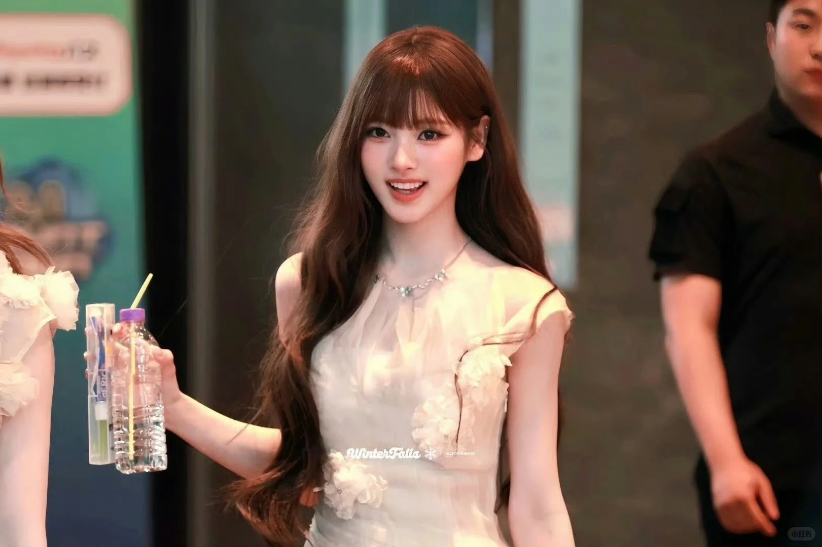 怎么会有这么美的女孩子。。。