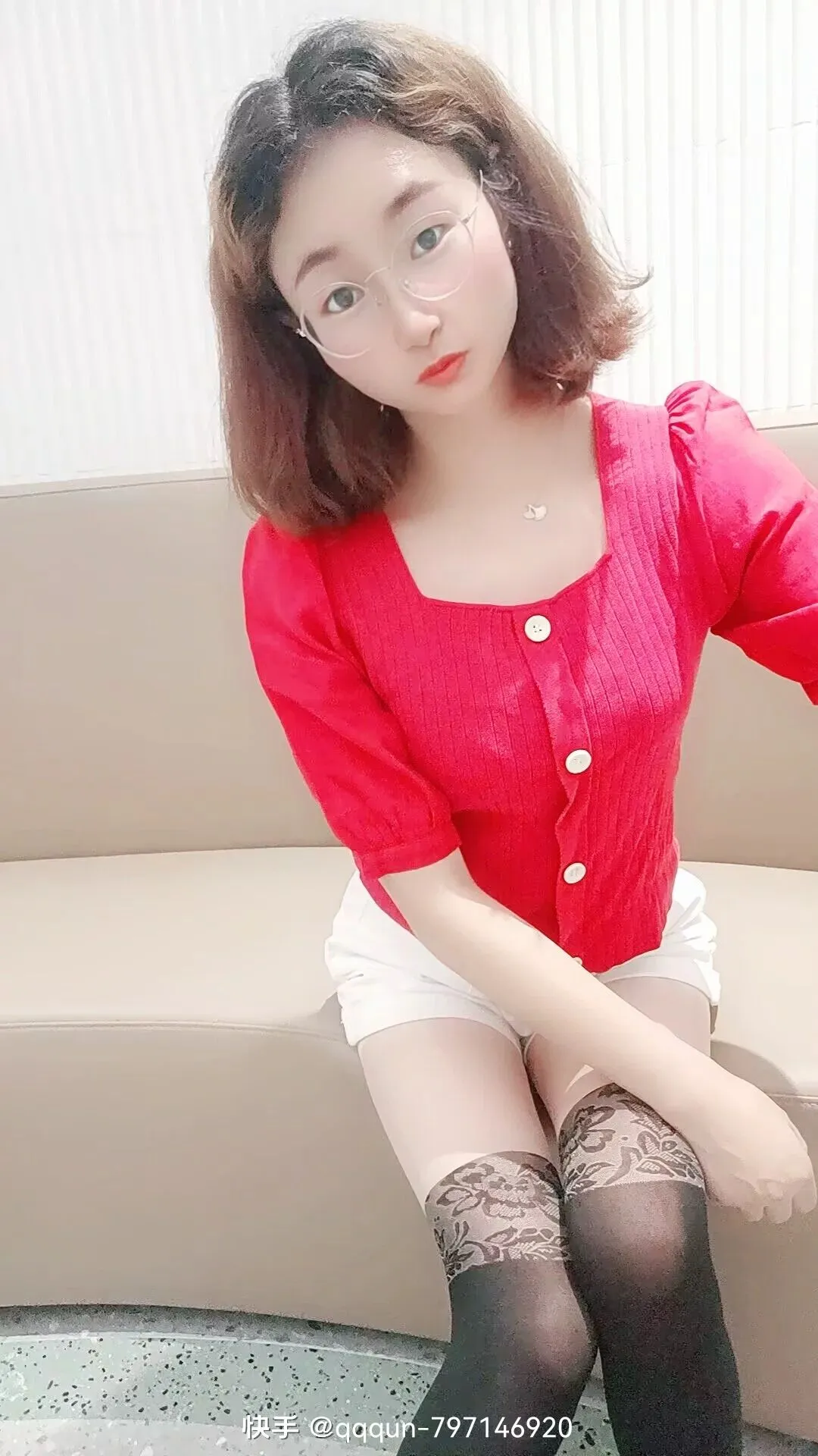 火龙果色女孩夏季穿搭