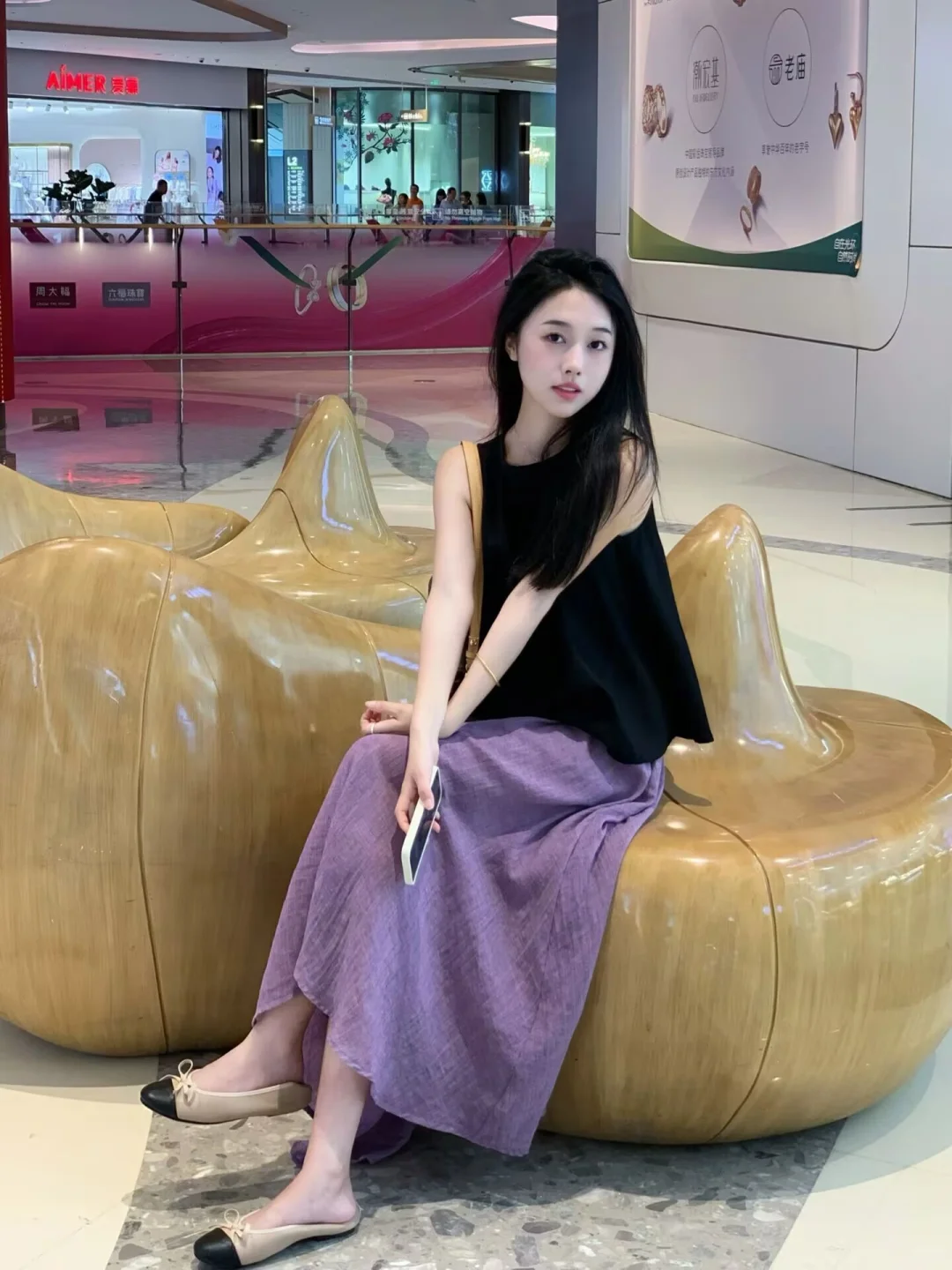 不得不承认阿玛施这套紫色裙真的很有韵味💜
