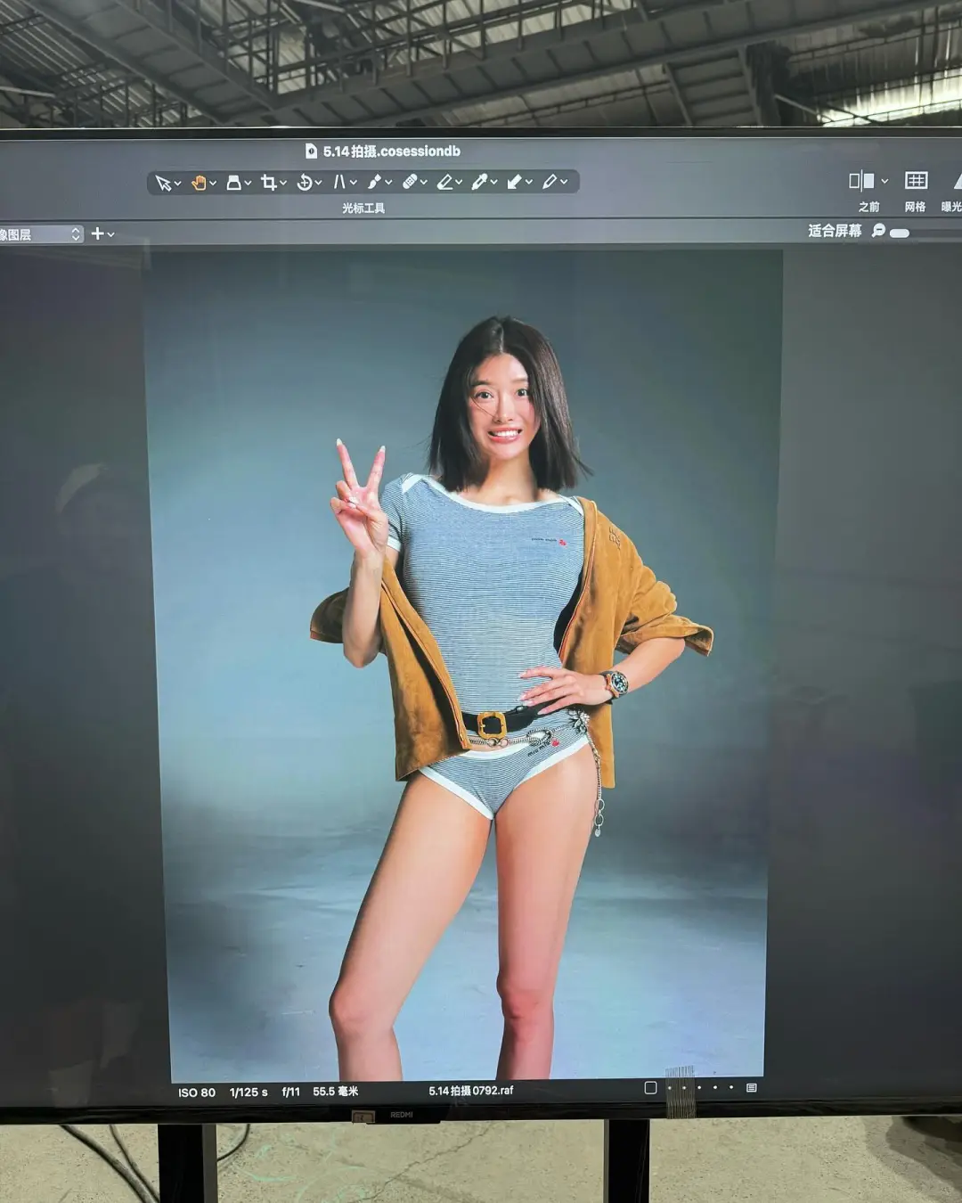 这风格不错😍吴艳妮社媒晒三角裤紧身衣自拍