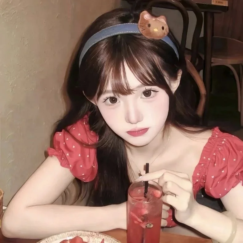 6.30 𝙒𝙚𝘾𝙝𝙖𝙩女生头像