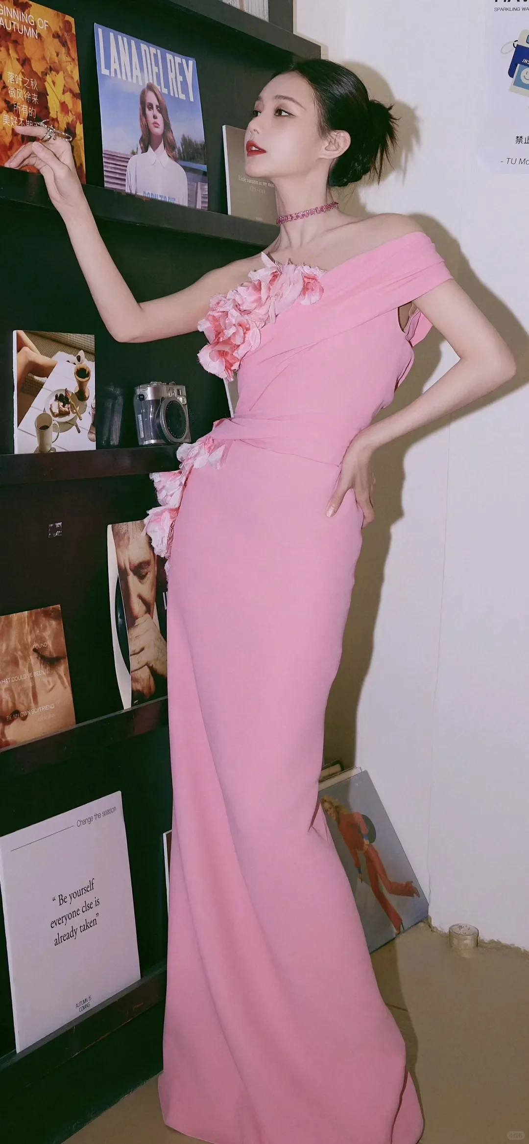 李一桐粉红女郎 可爱冷艳又性感 205