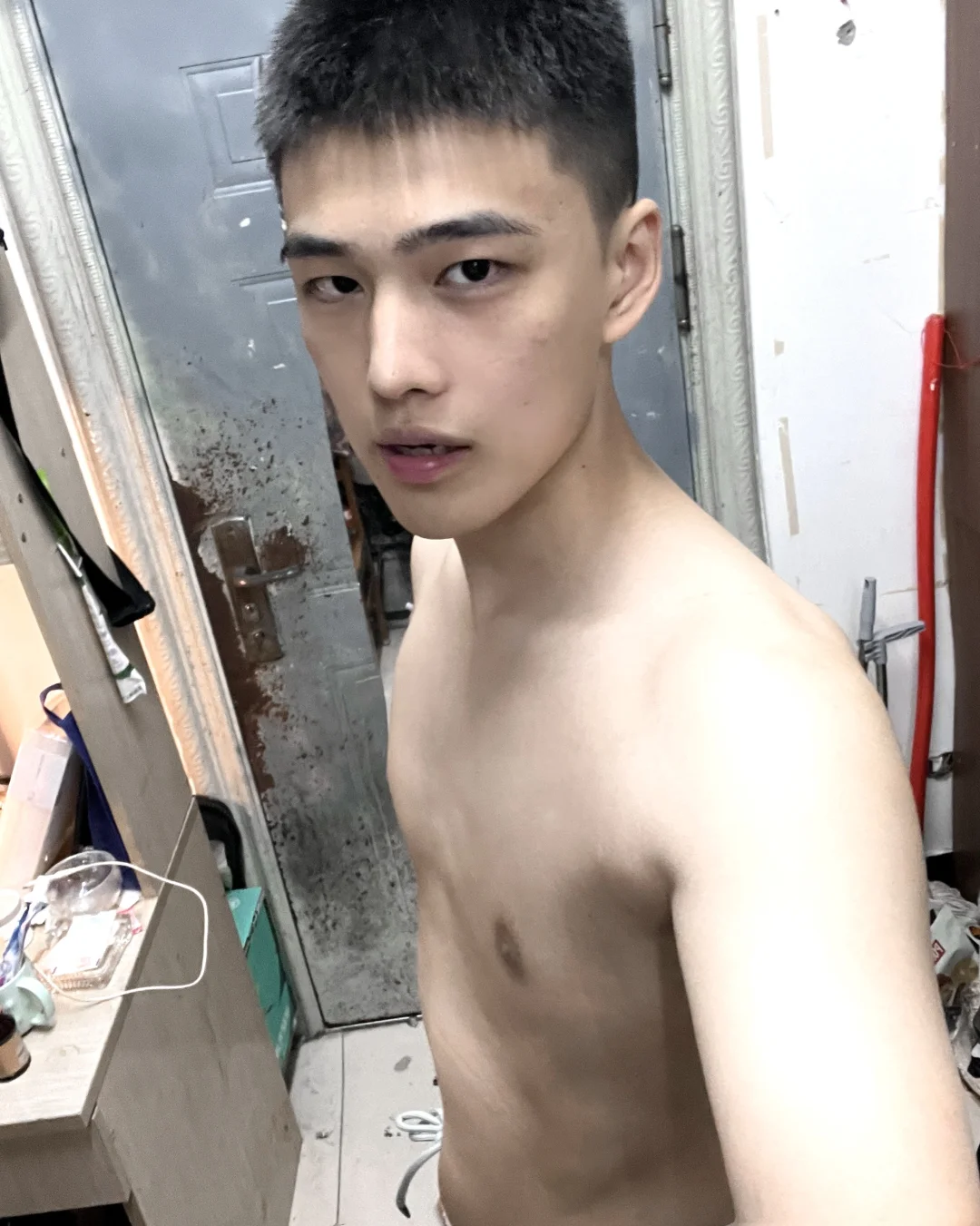 首先，我是公务员，照片不可能发