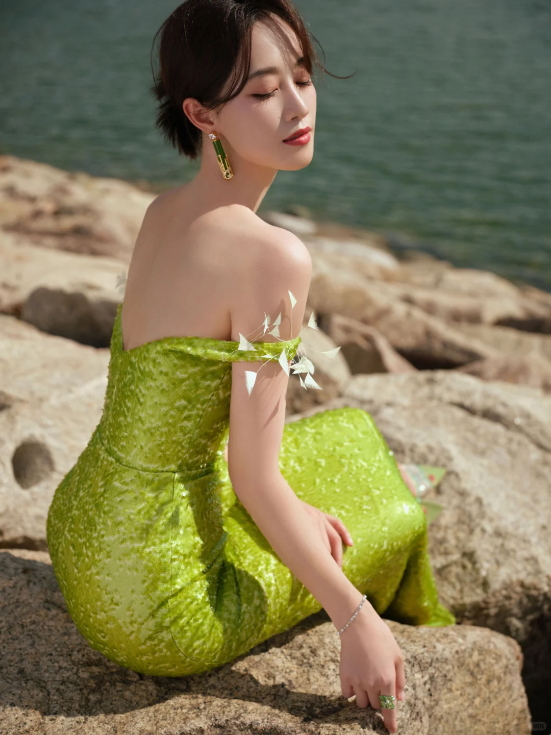 蓝盈莹的大长腿美jiao