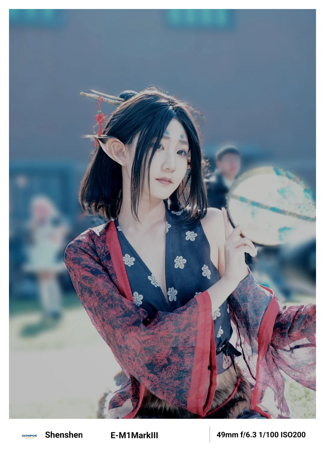 出息了 拍到美女啦。