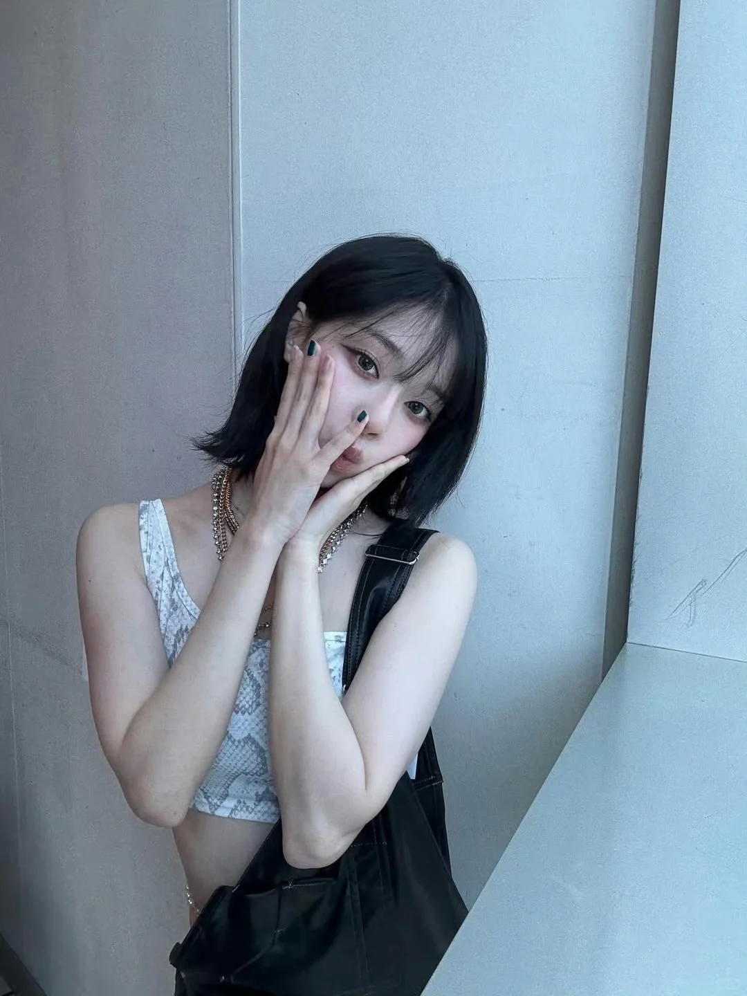 她真的有点也不会拍出自己的美。