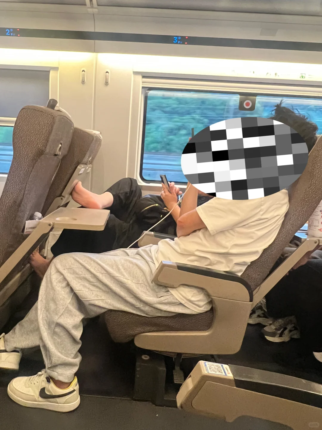 高铁玉足❓❓❓