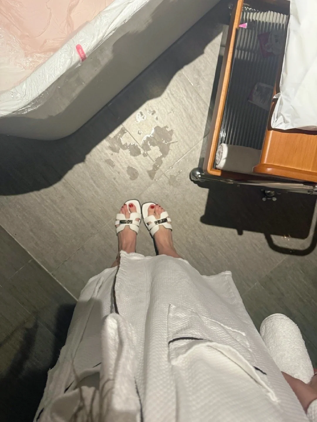 沐浴更衣.楚楚动人的脚丫