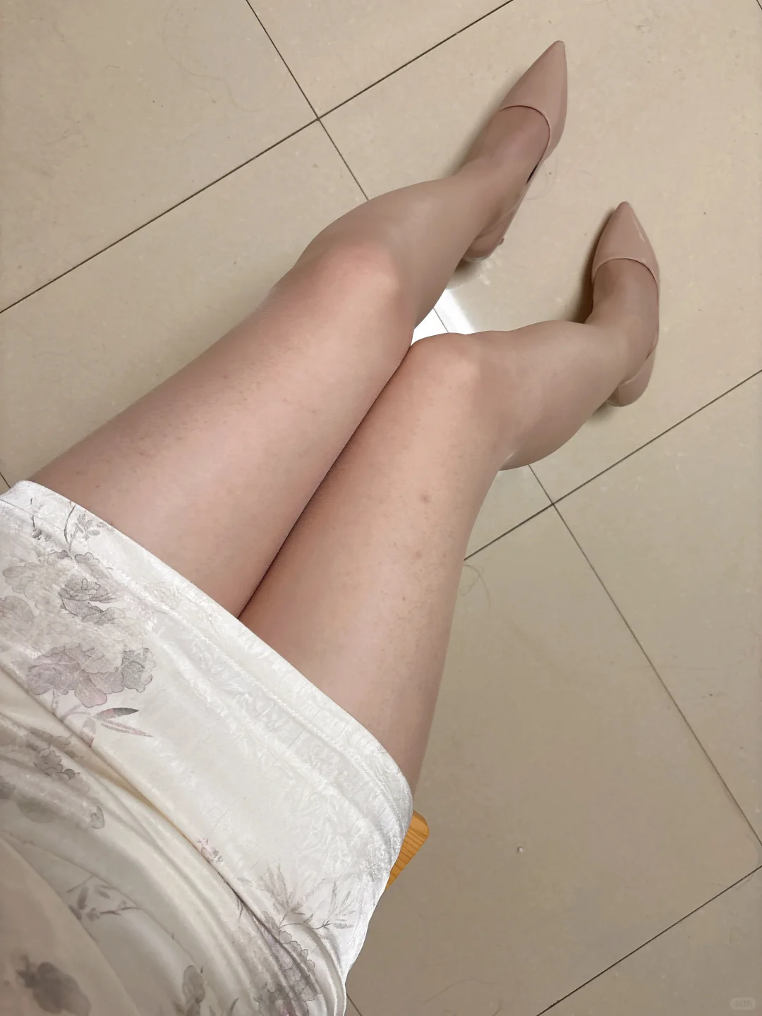 男孩子的新中式米色旗袍配肉丝穿搭～
