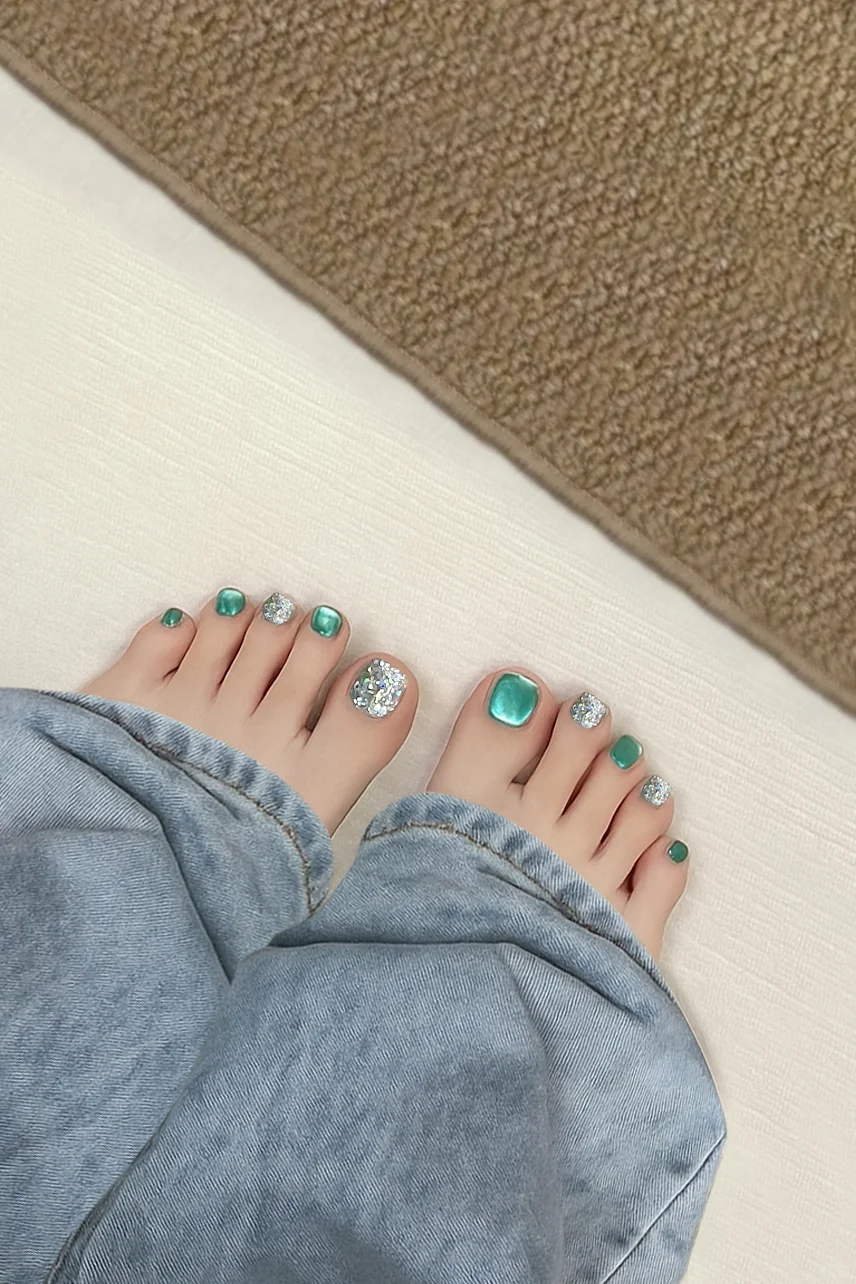 美潮跳色脚美甲 | 夏日显白绿色猫眼爆闪甲