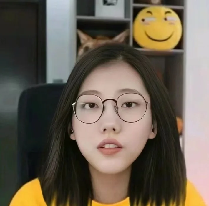 美女鲤鱼