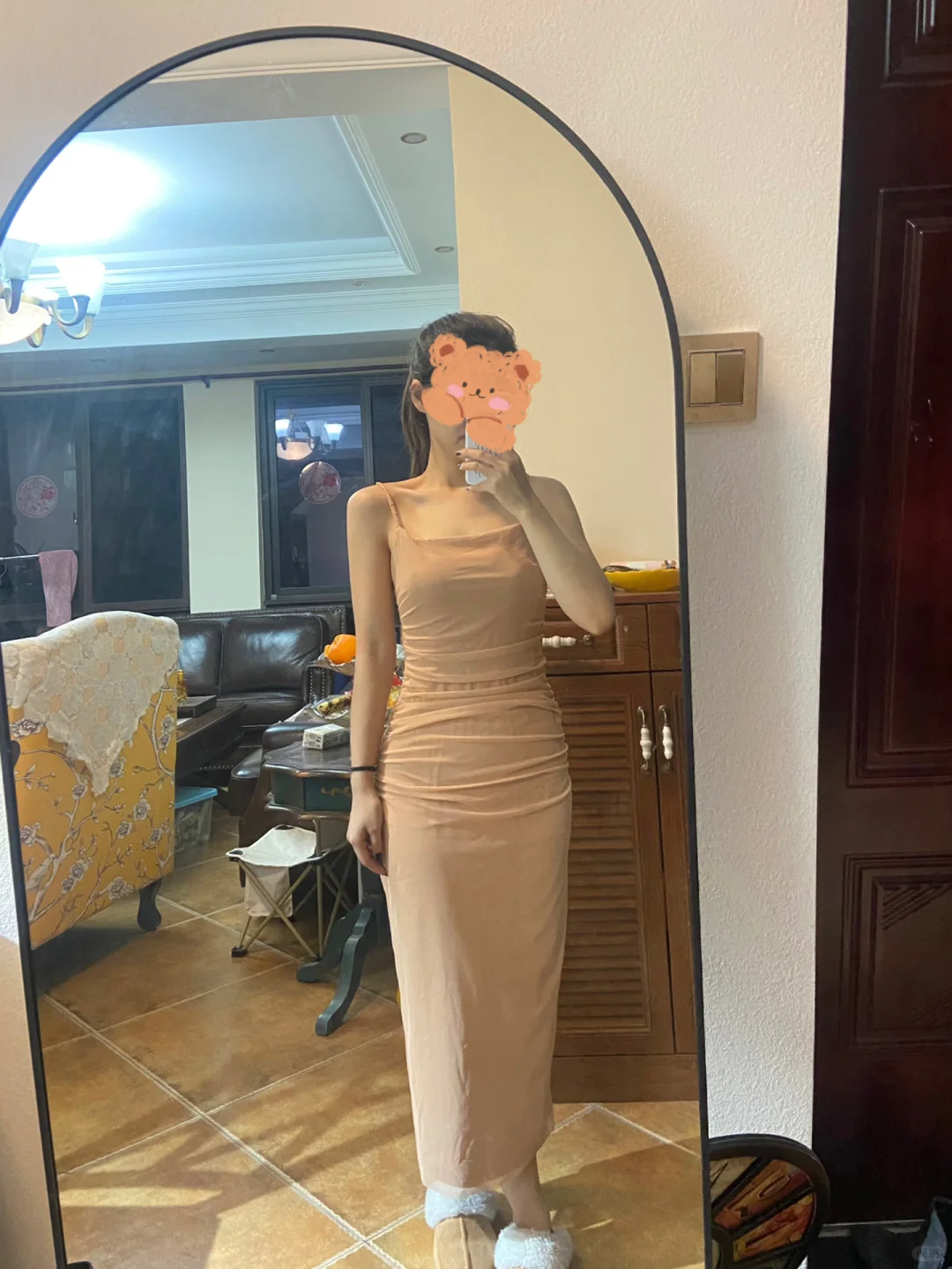 罗女士嫩模裙两色对比