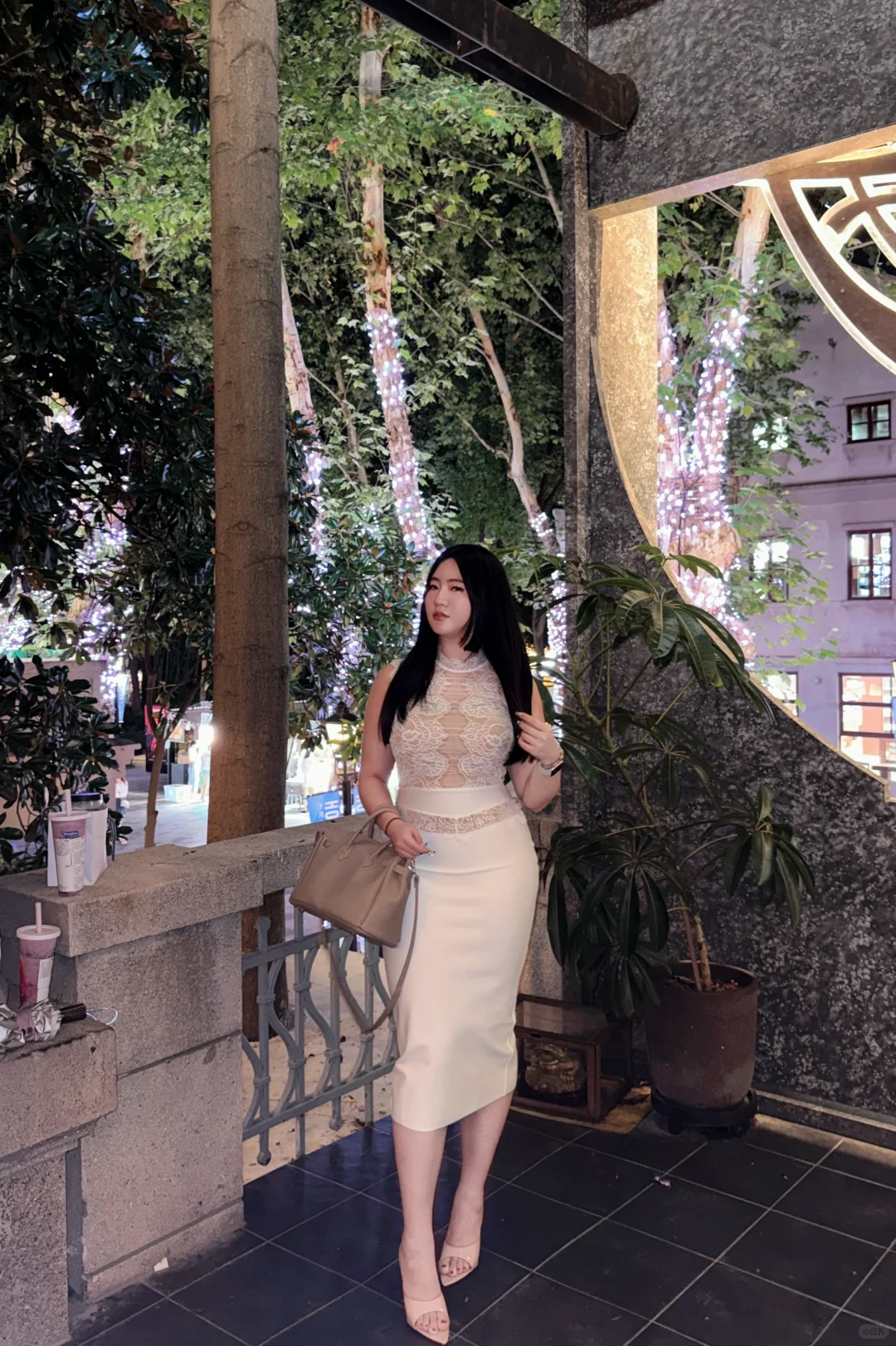 是白色蕾丝吗