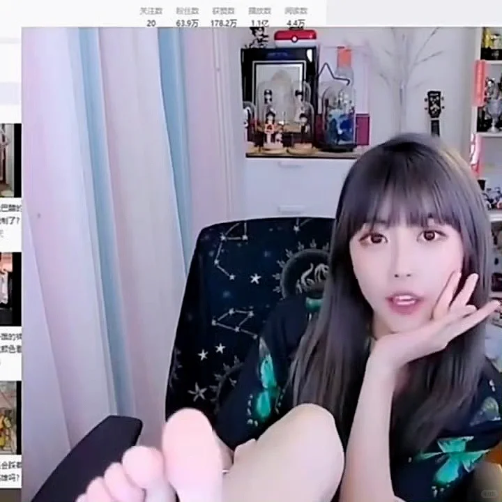 在直播间露脚