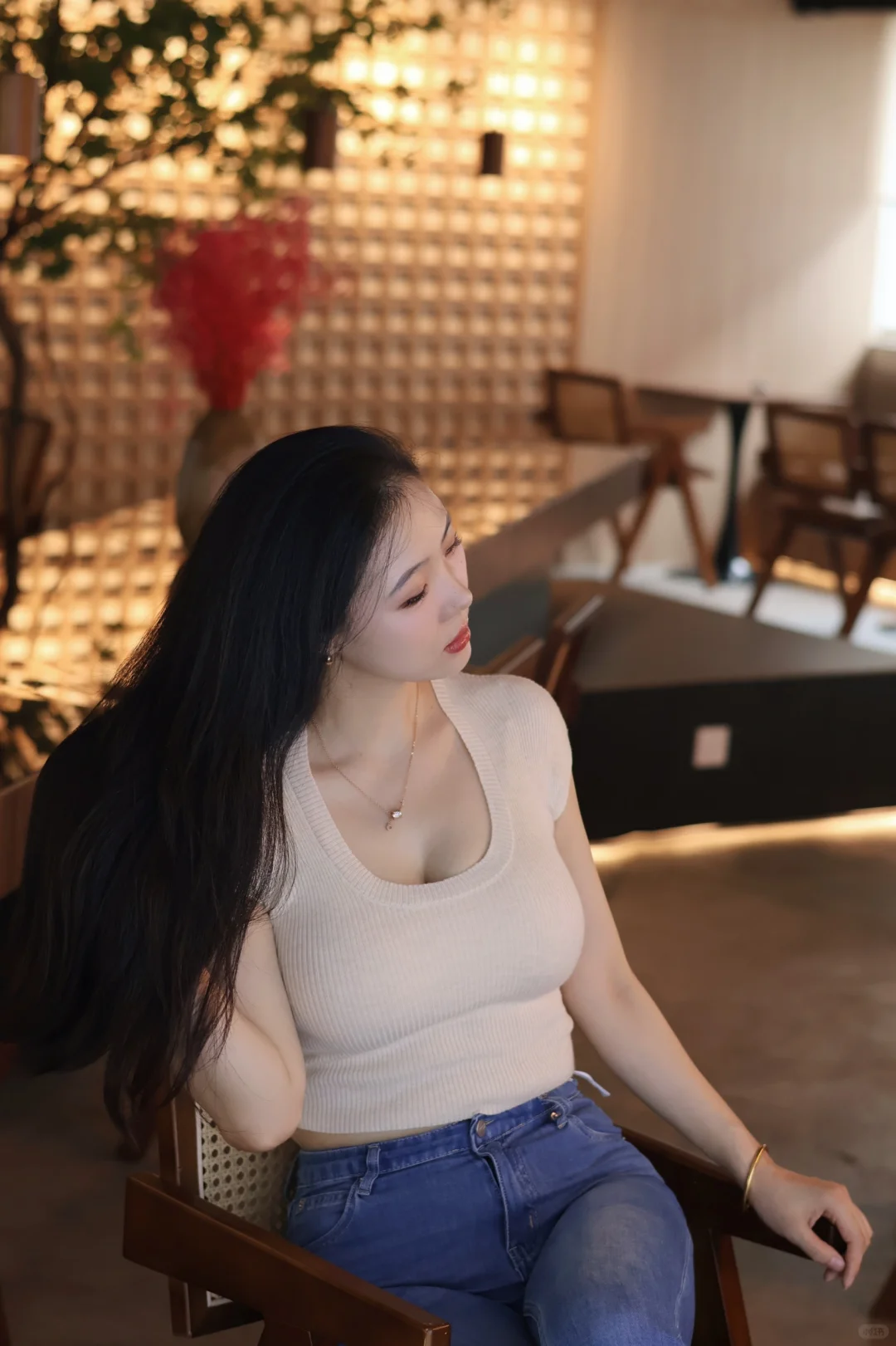 像水一样澄澈空明，温柔也凶猛。
