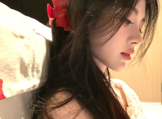 鞠婧祎 | 把「纯欲松弛感」焊死的氛围美女