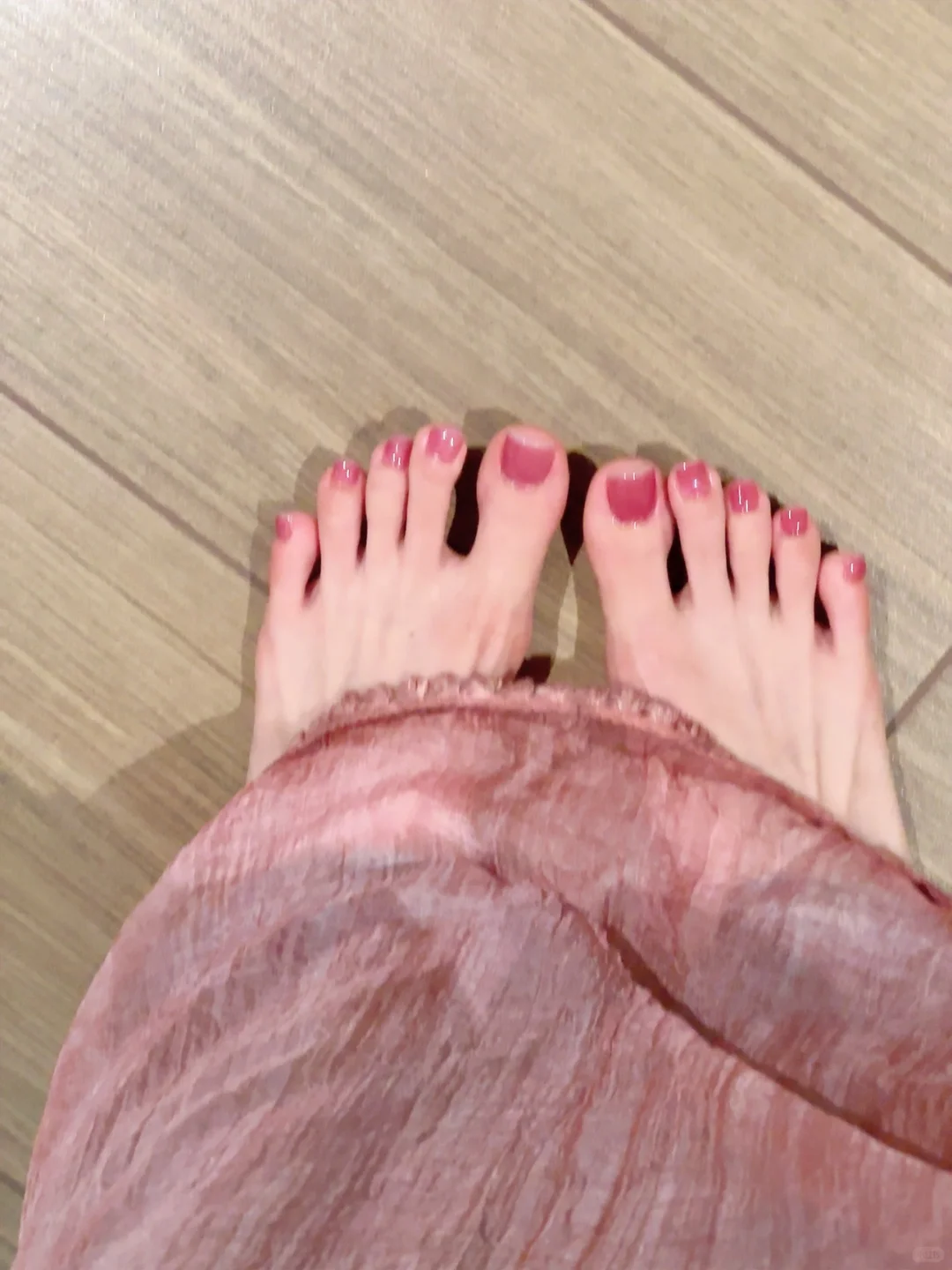 透明鞋为啥不受待见？配桃粉美甲很纯的呀！