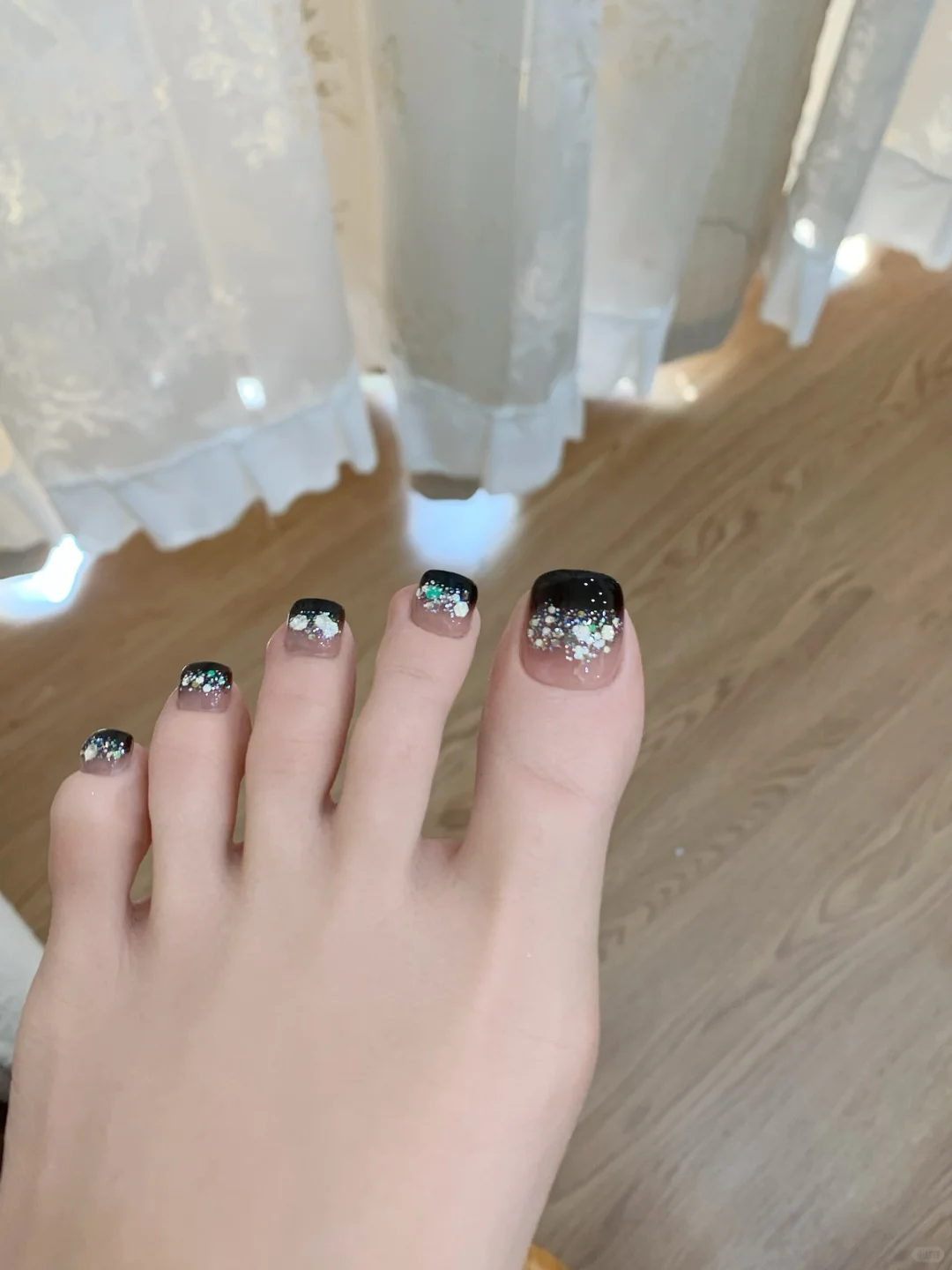 早秋爆闪亮片法式美甲✨谁的脚丫子美美哒~