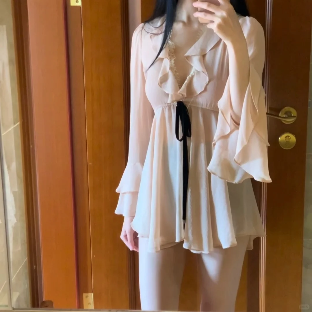 自带柔焦，显得皮肤粉粉的