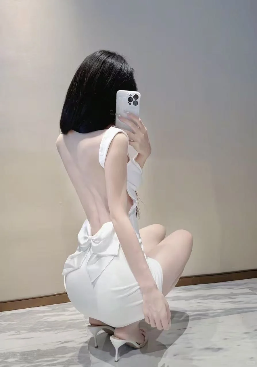 好喜歡這條裙子，穿著很顯瘦，又很性感。