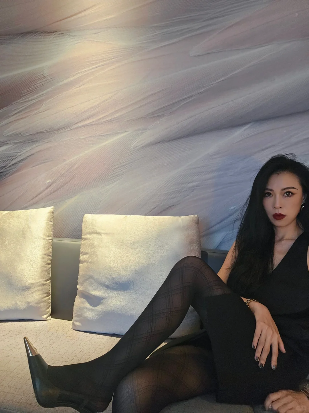 黑发红唇YYDS、我爱红唇💋感冒😷中