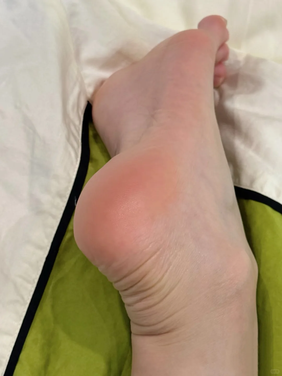 脚脚应该能藏10块💰 ~\(≧▽≦)/~啦啦啦