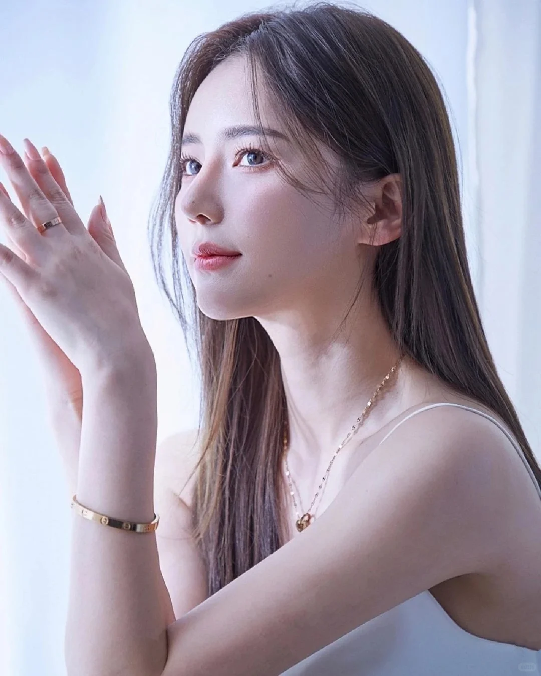 韩国清纯模特,S身材,嫩中带媚!