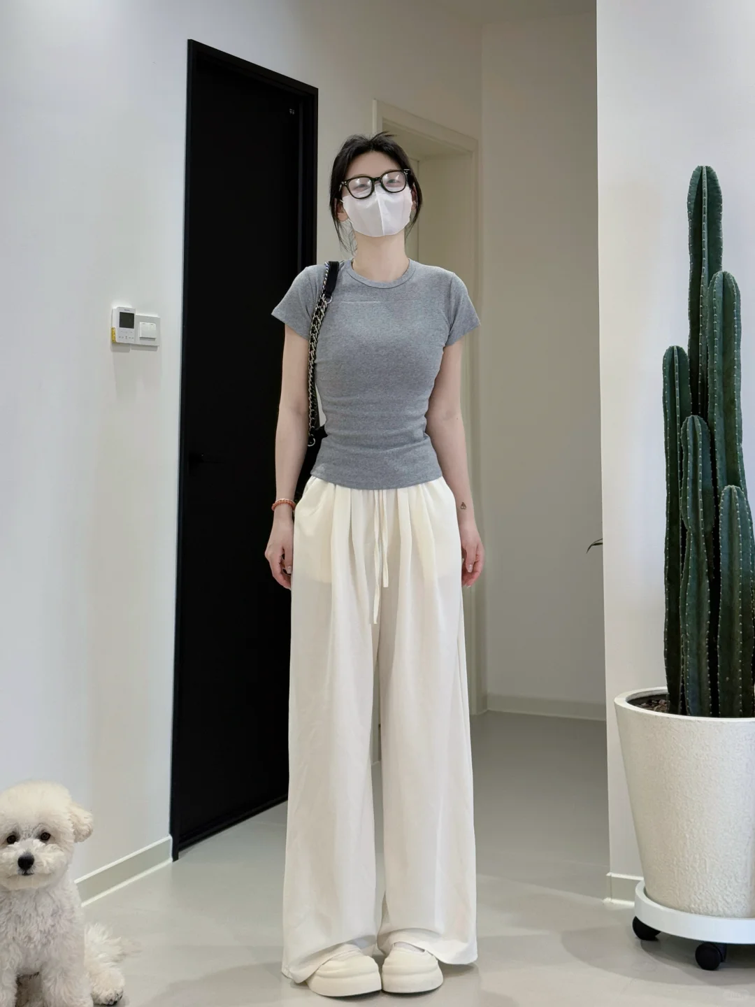 19灰色正肩T➕白色休闲裤!狠狠期待夏天!!