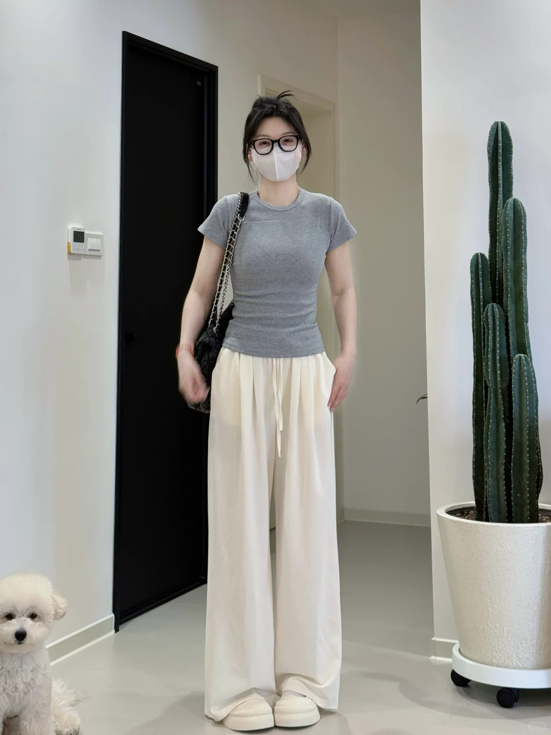 19灰色正肩T➕白色休闲裤！狠狠期待夏天！！
