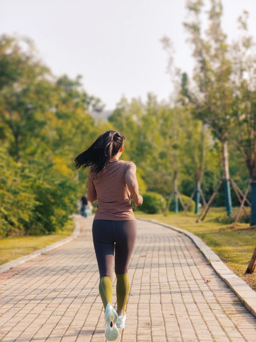 plog运动女孩的日常|美拉德系跑步穿搭
