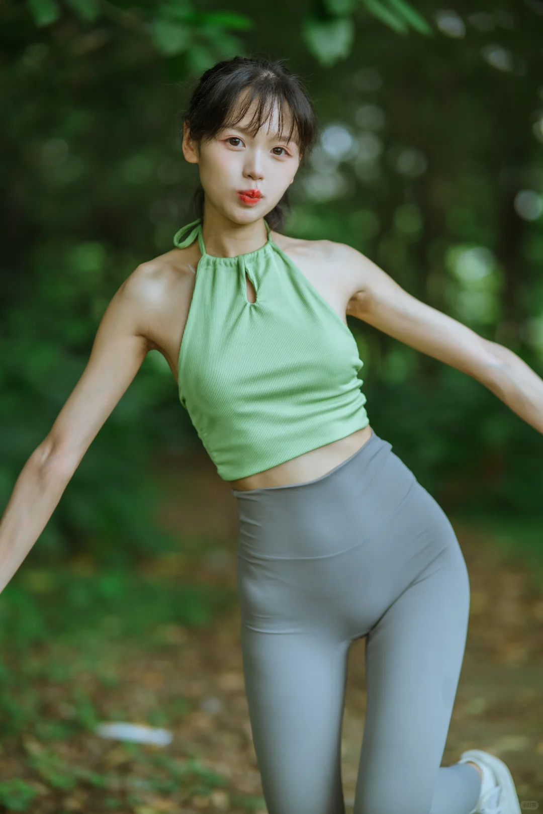 徒步啦｜夏日户外元气清新运动瑜伽拍照姿势