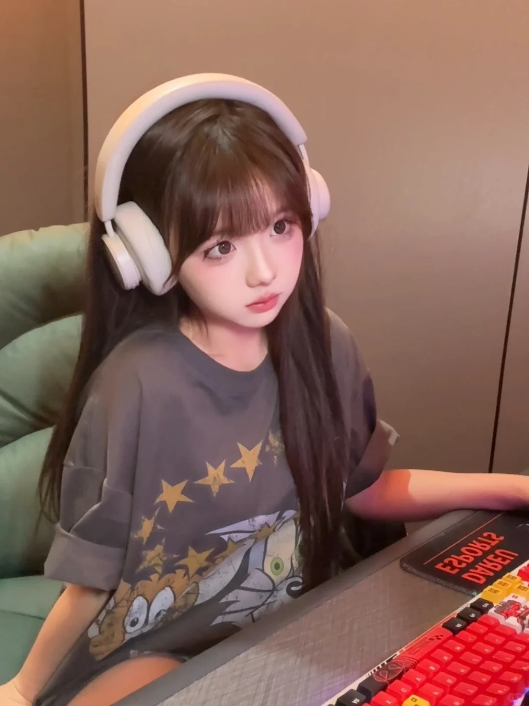 谁给我馒头谁给我拳头我会记得清清楚楚💢