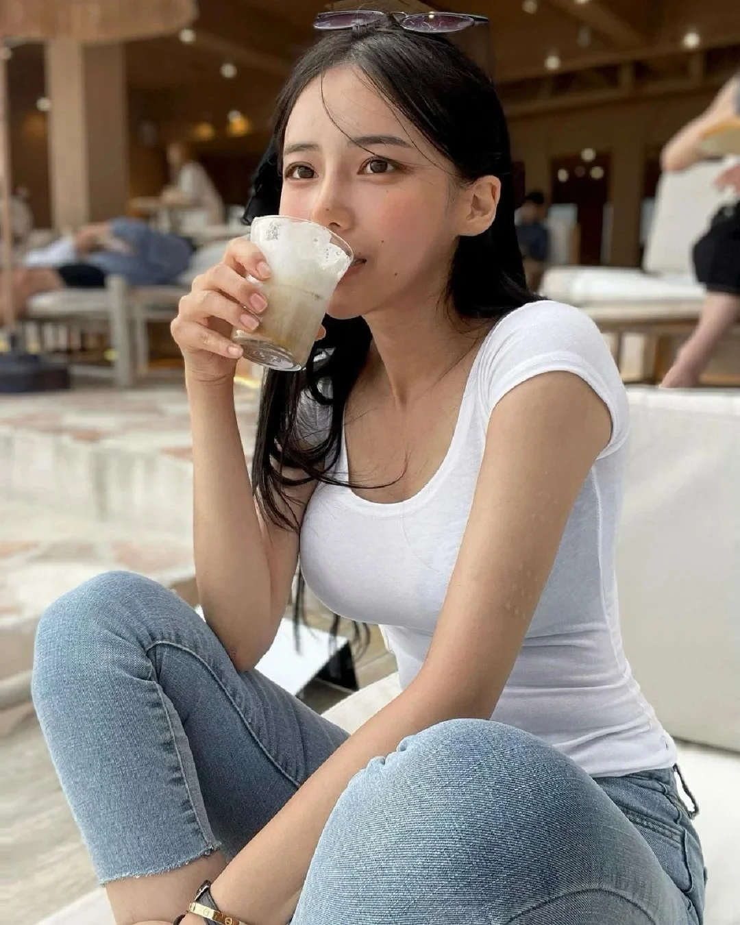 韩国清纯模特,S身材,嫩中带媚!