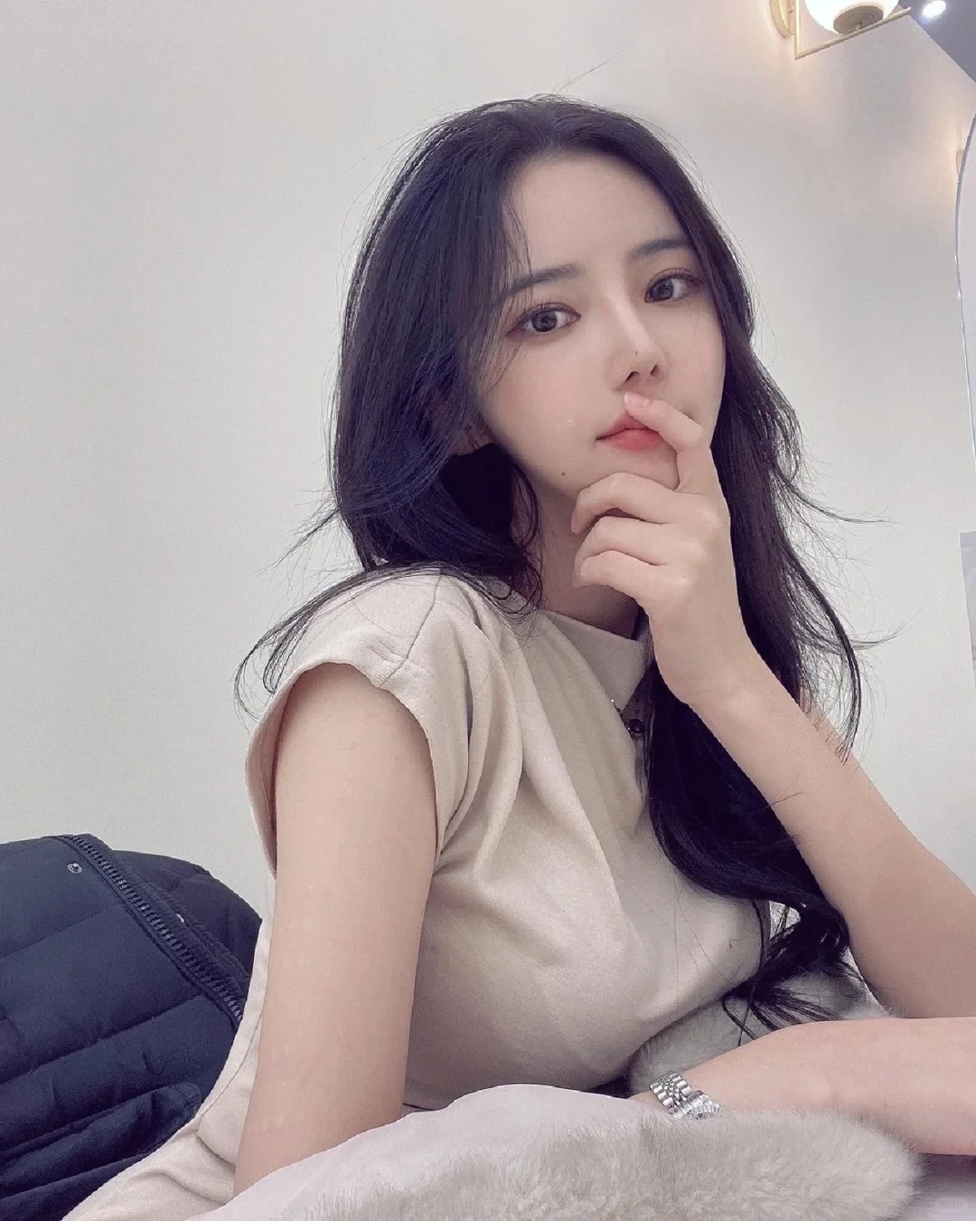 韩国清纯模特,S身材,嫩中带媚!