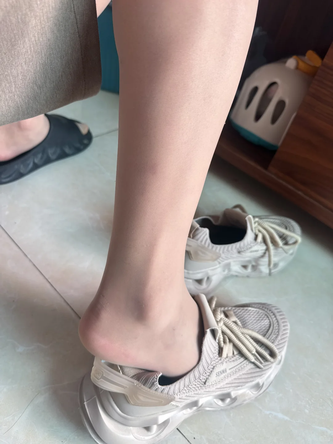 短裤肉丝：虽然有点明显，但已克服