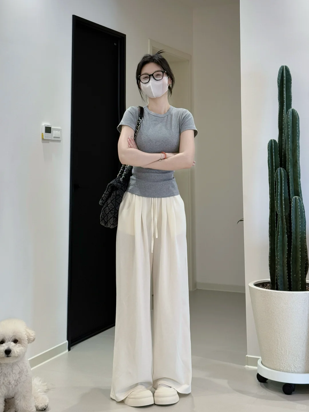 19灰色正肩T➕白色休闲裤!狠狠期待夏天!!