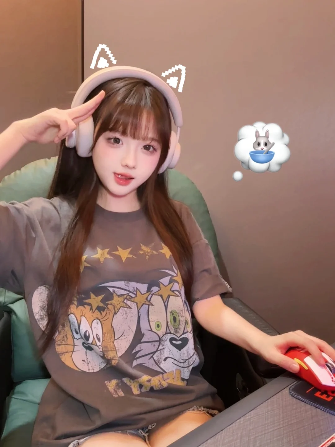 谁给我馒头谁给我拳头我会记得清清楚楚💢