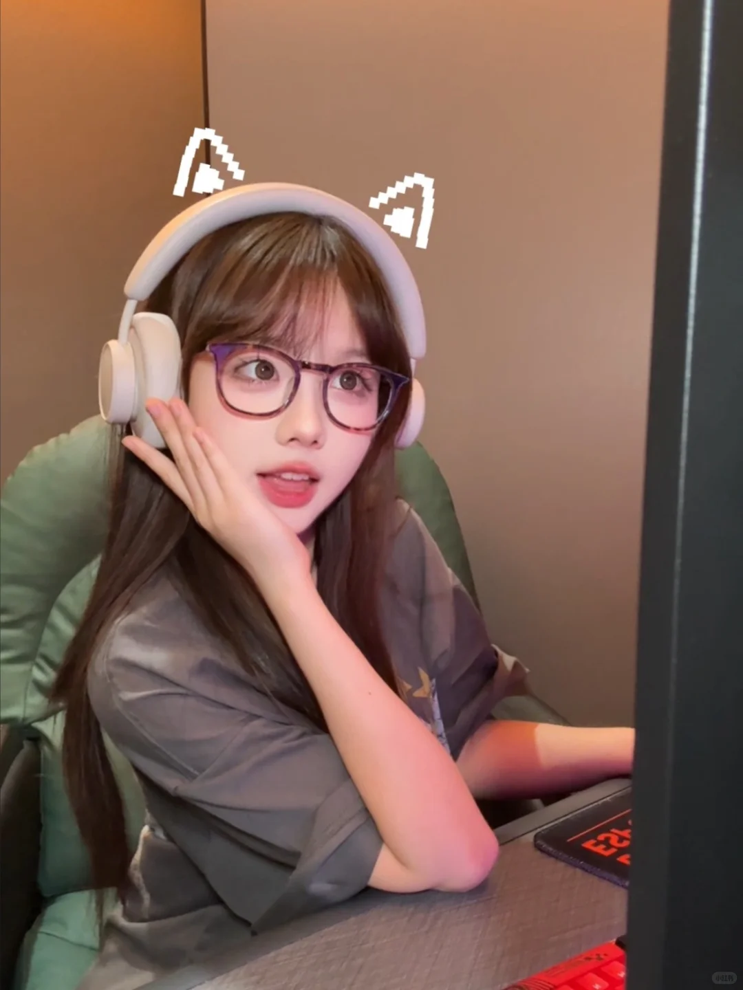 谁给我馒头谁给我拳头我会记得清清楚楚💢