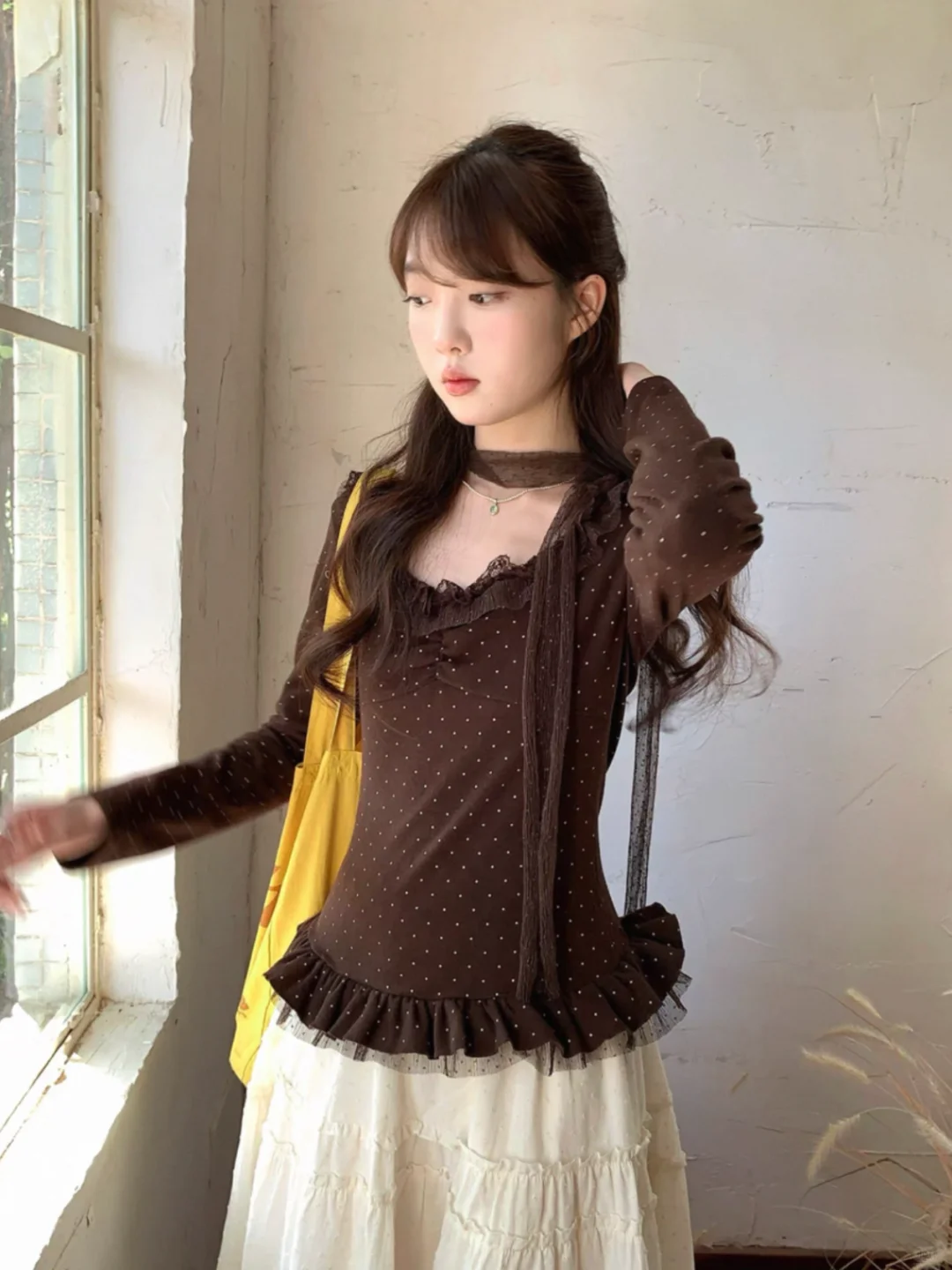 这件蕾丝上衣也太好看了吧！三色你pick哪个