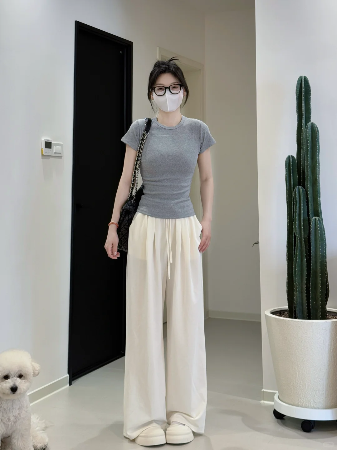19灰色正肩T➕白色休闲裤!狠狠期待夏天!!