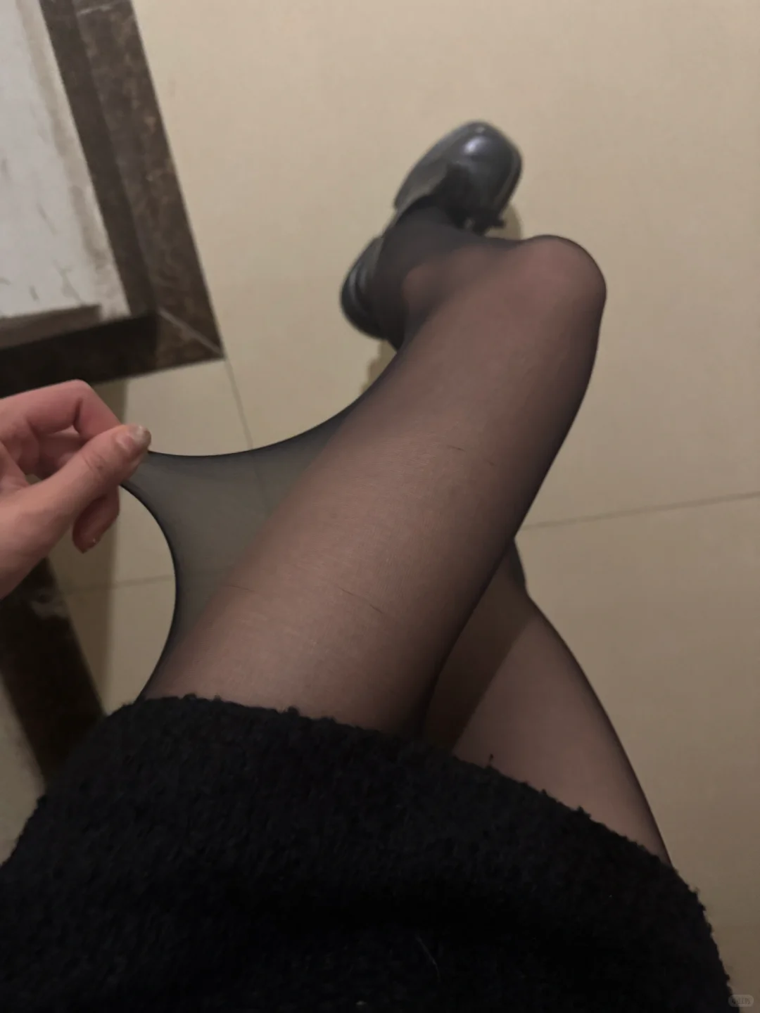 女大第一次尝试穿丝袜真的是夏天yyds的存在