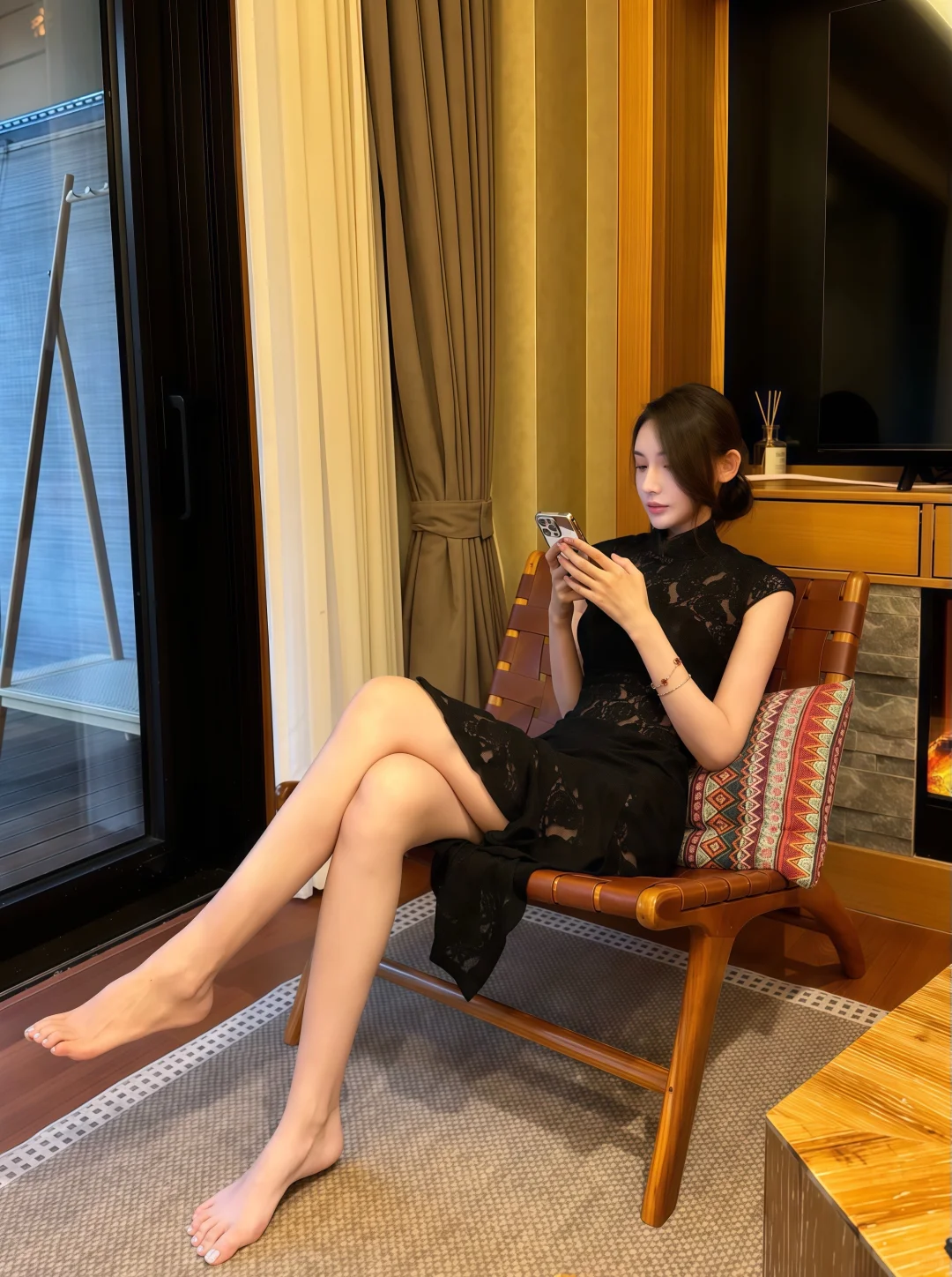 黑色旗袍搭配白色🤍美甲