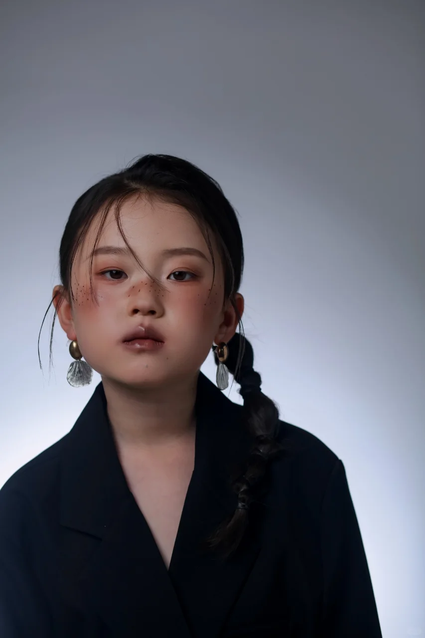 酷酷的小女孩写真