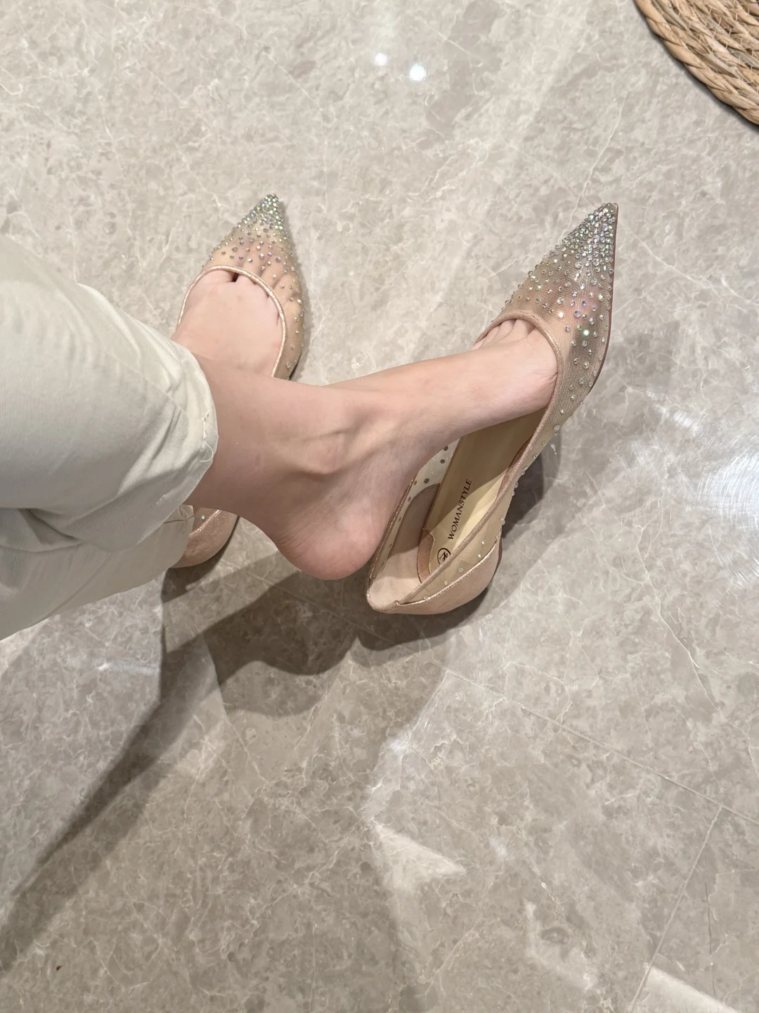 不会还有人不懂浅口鞋的性感吧?!😅😅😅