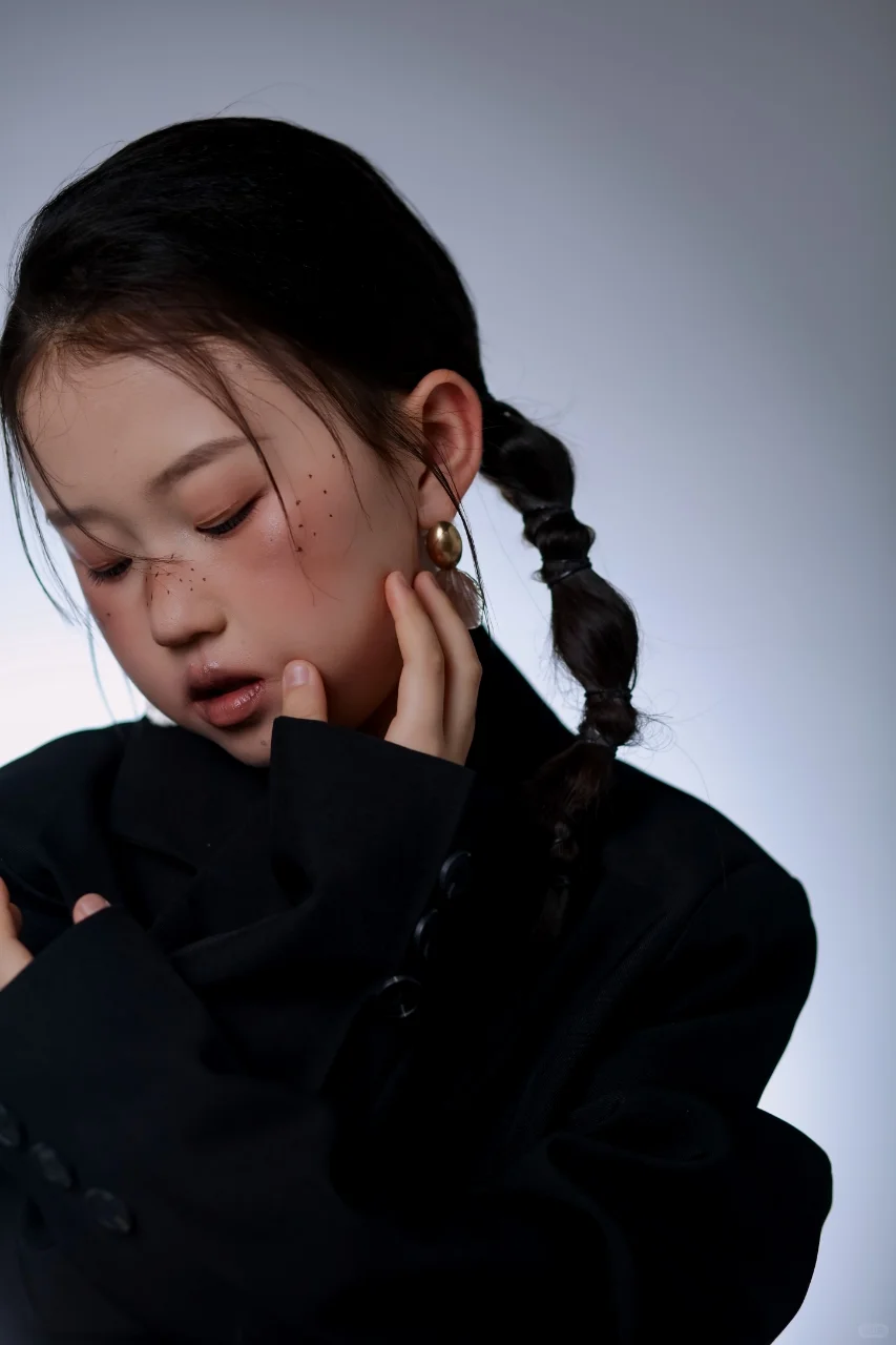 酷酷的小女孩写真