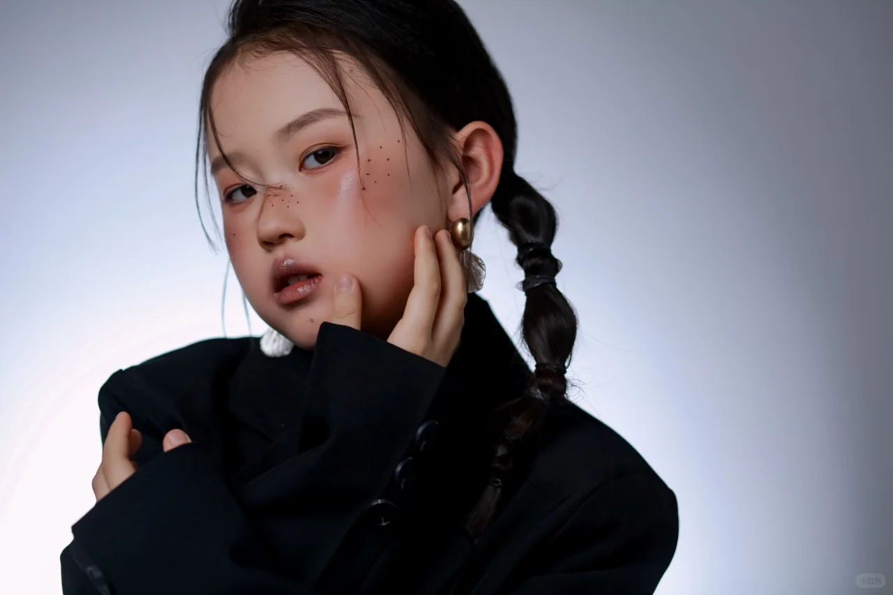 酷酷的小女孩写真