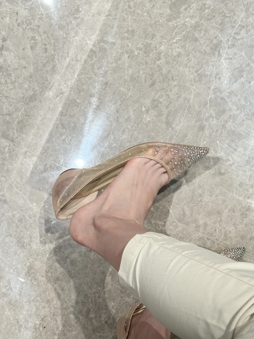 不会还有人不懂浅口鞋的性感吧?!😅😅😅