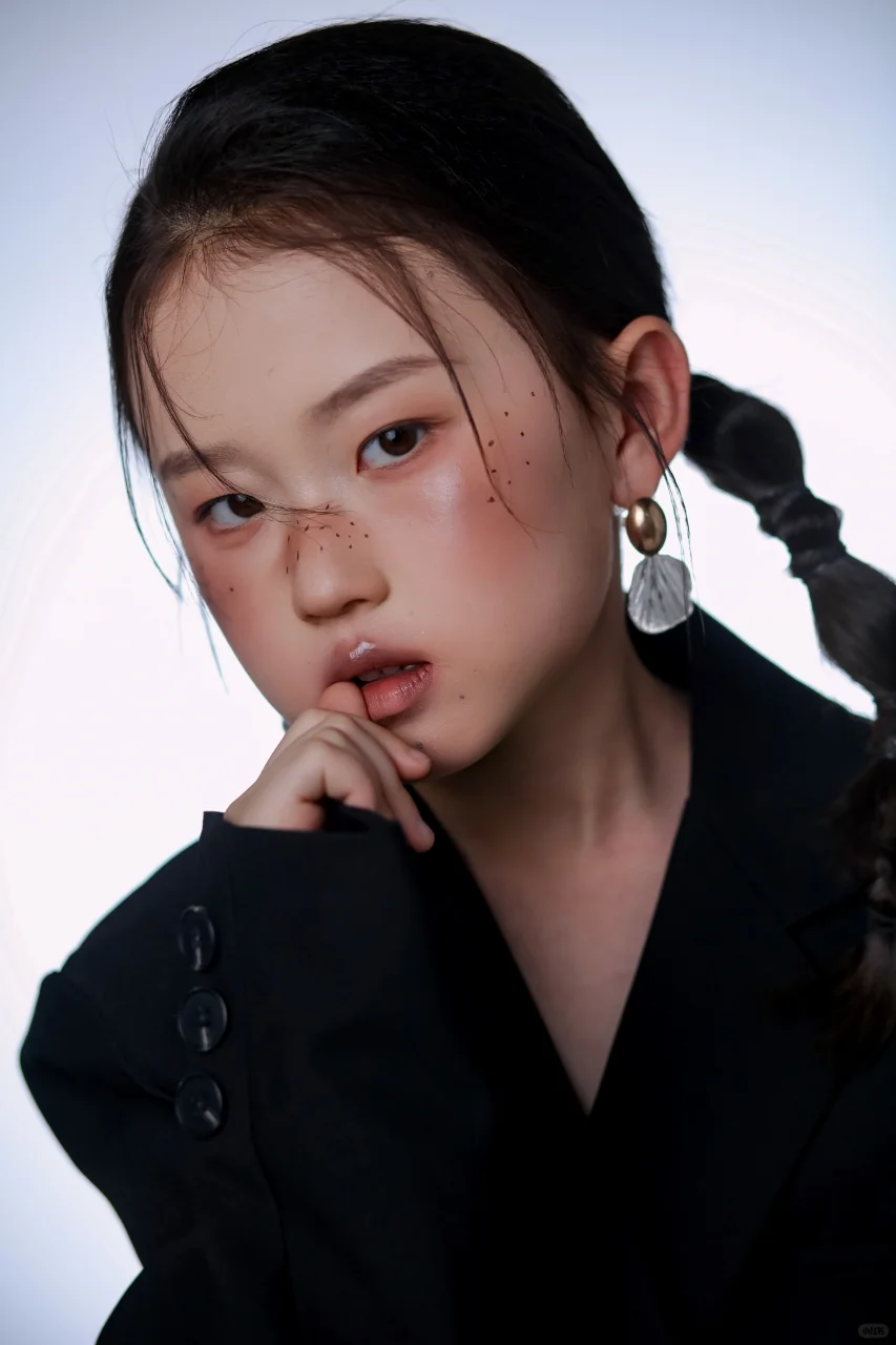 酷酷的小女孩写真