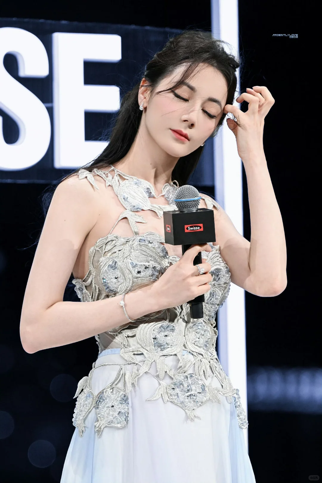 迪丽热巴 镂空高定裙 美得太权威