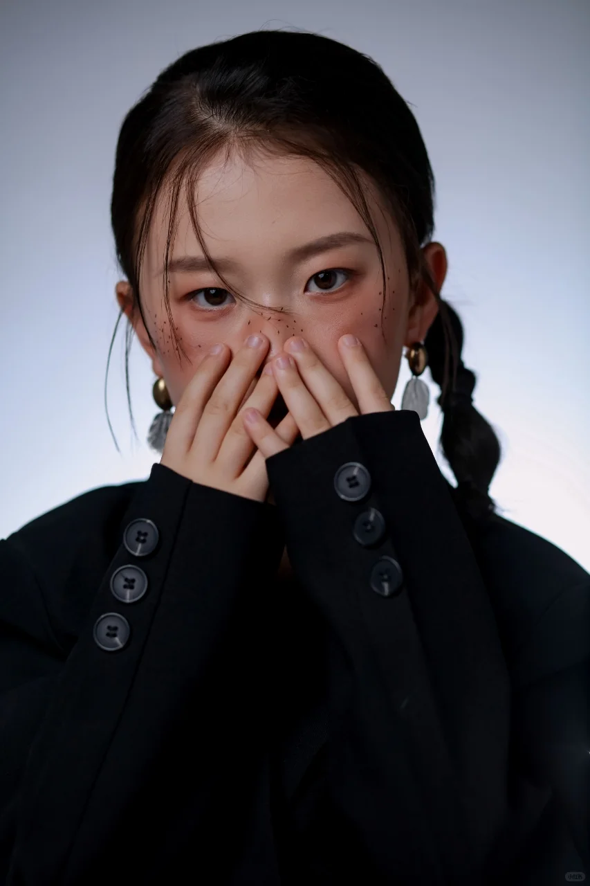 酷酷的小女孩写真